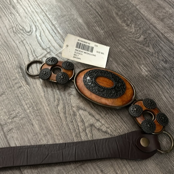 NWT Chico’s Ancient Medallions Slouch Belt Brown Leather Heavy adjustable slide - Picture 8 of 8